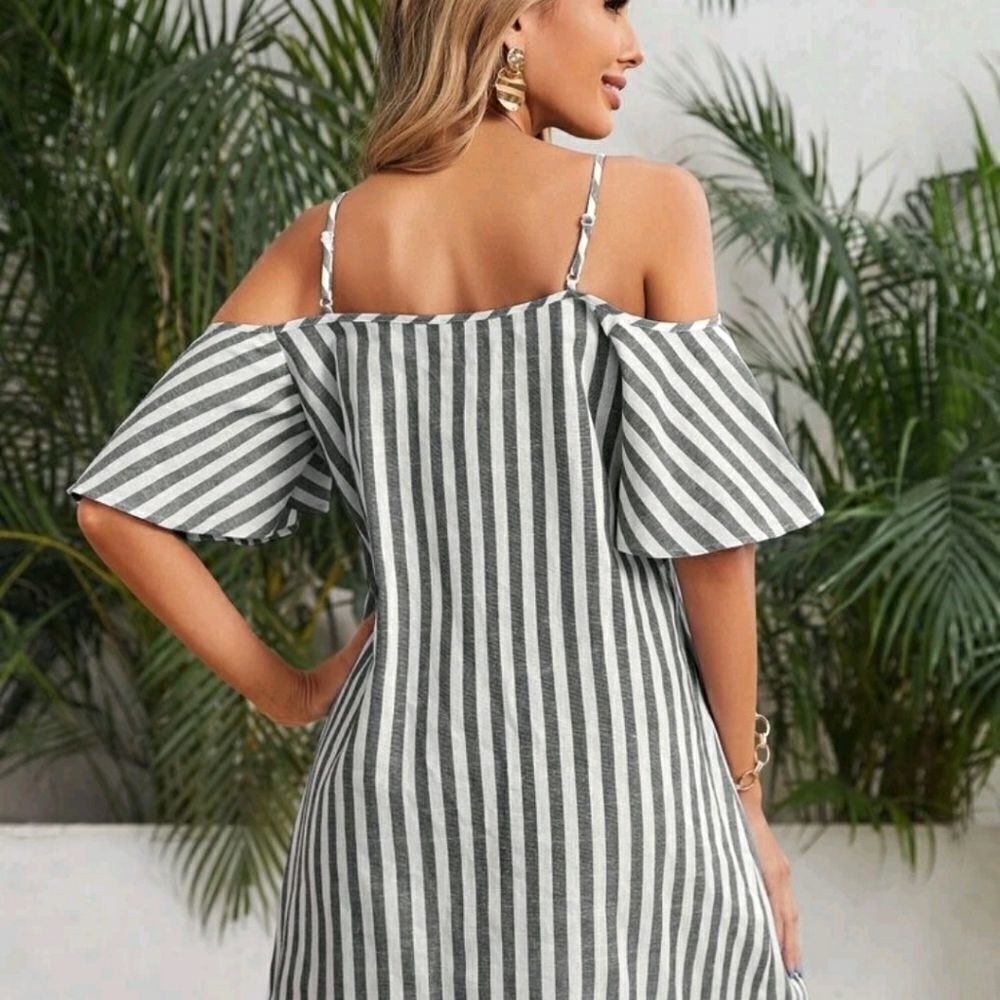 Cold Shoulder Striped Dress - Picture 2 of 6